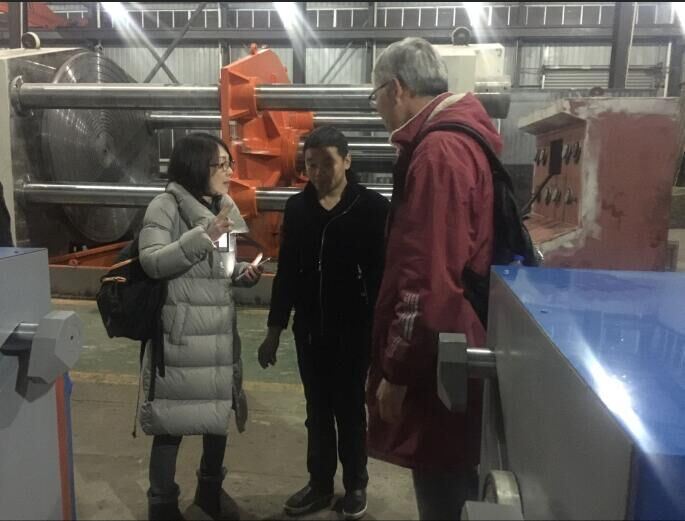 日本沢村閥門SAWAMURA VALVE質(zhì)檢部長(zhǎng)來(lái)公司驗(yàn)收閥門試驗(yàn)臺(tái)。